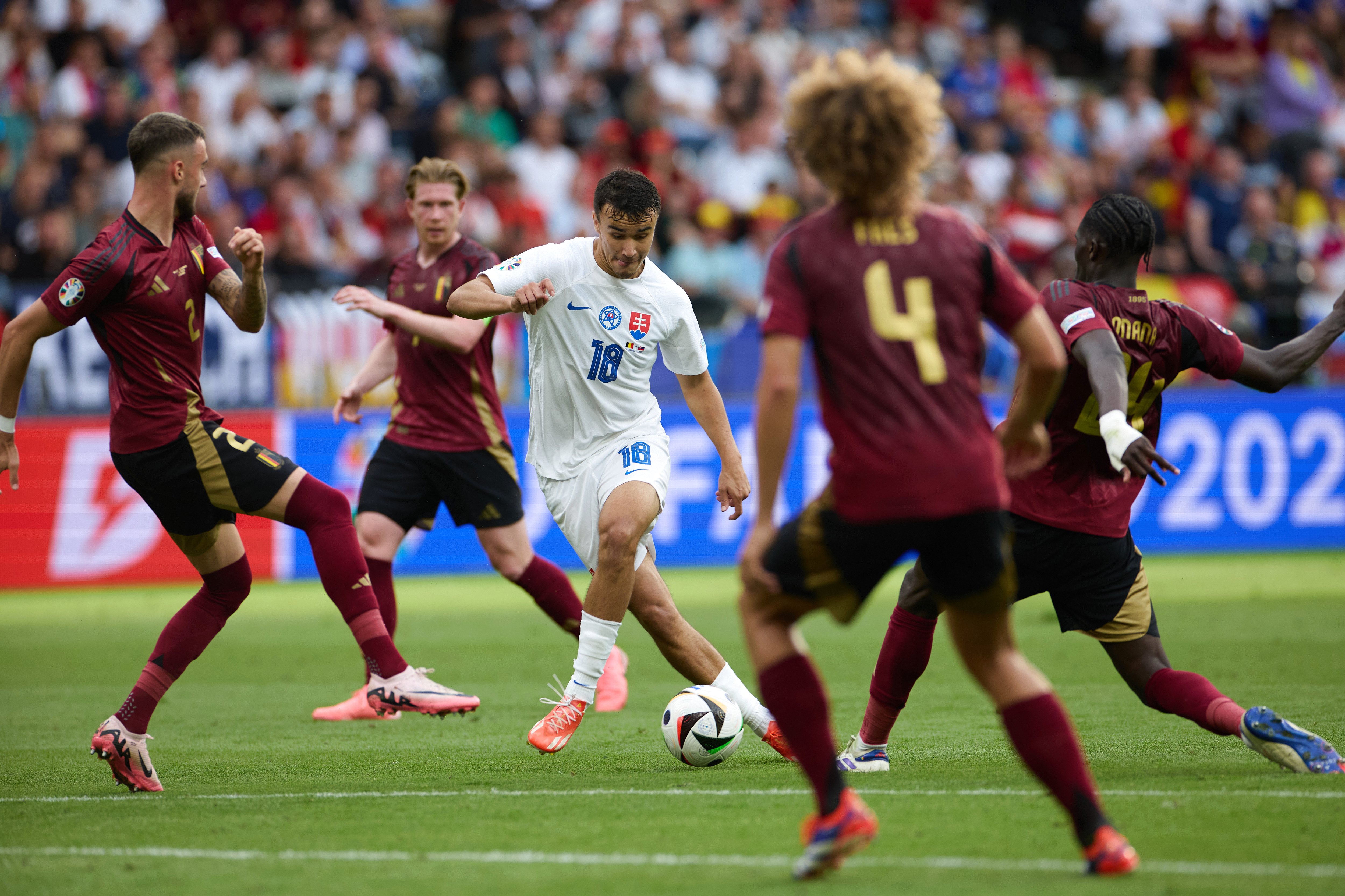 欧洲杯足球赛上发生令人震惊的一幕 欧洲杯足球赛上发生令人震惊的一幕