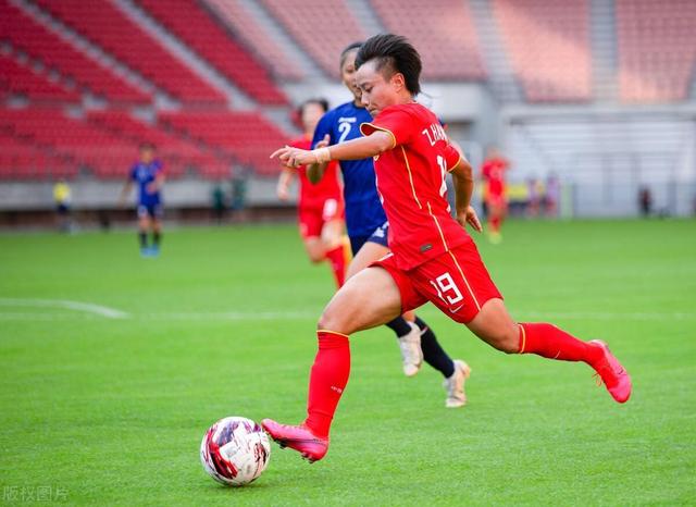 国际女子足球赛中,中国队踢出精彩比赛 国际女子足球赛中,中国队踢出精彩比赛