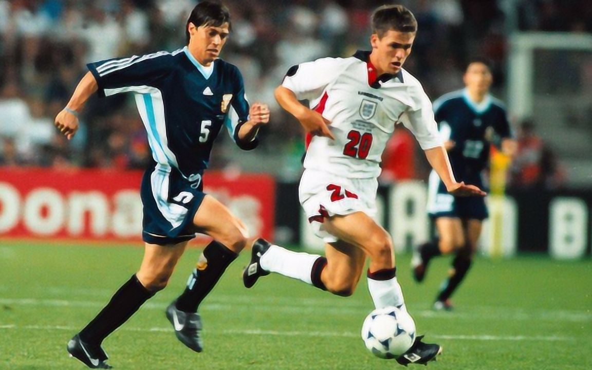 爱游戏官网-英格兰对阵阿根廷，争夺足球胜利