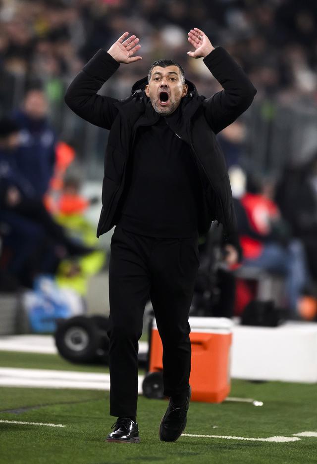 爱游戏大厅-尤文图斯球员庆祝胜利，展望未来挑战的简单介绍