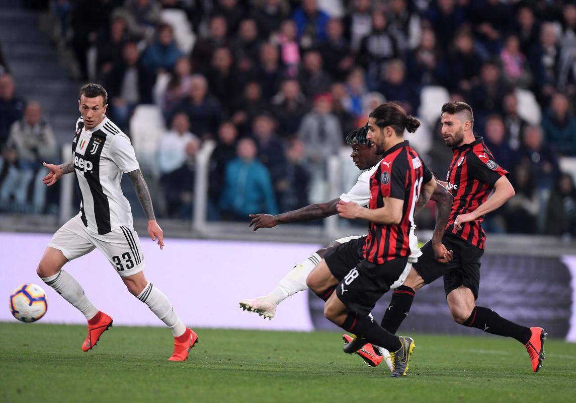 尤文图斯球员庆祝胜利，展望未来挑战的简单介绍