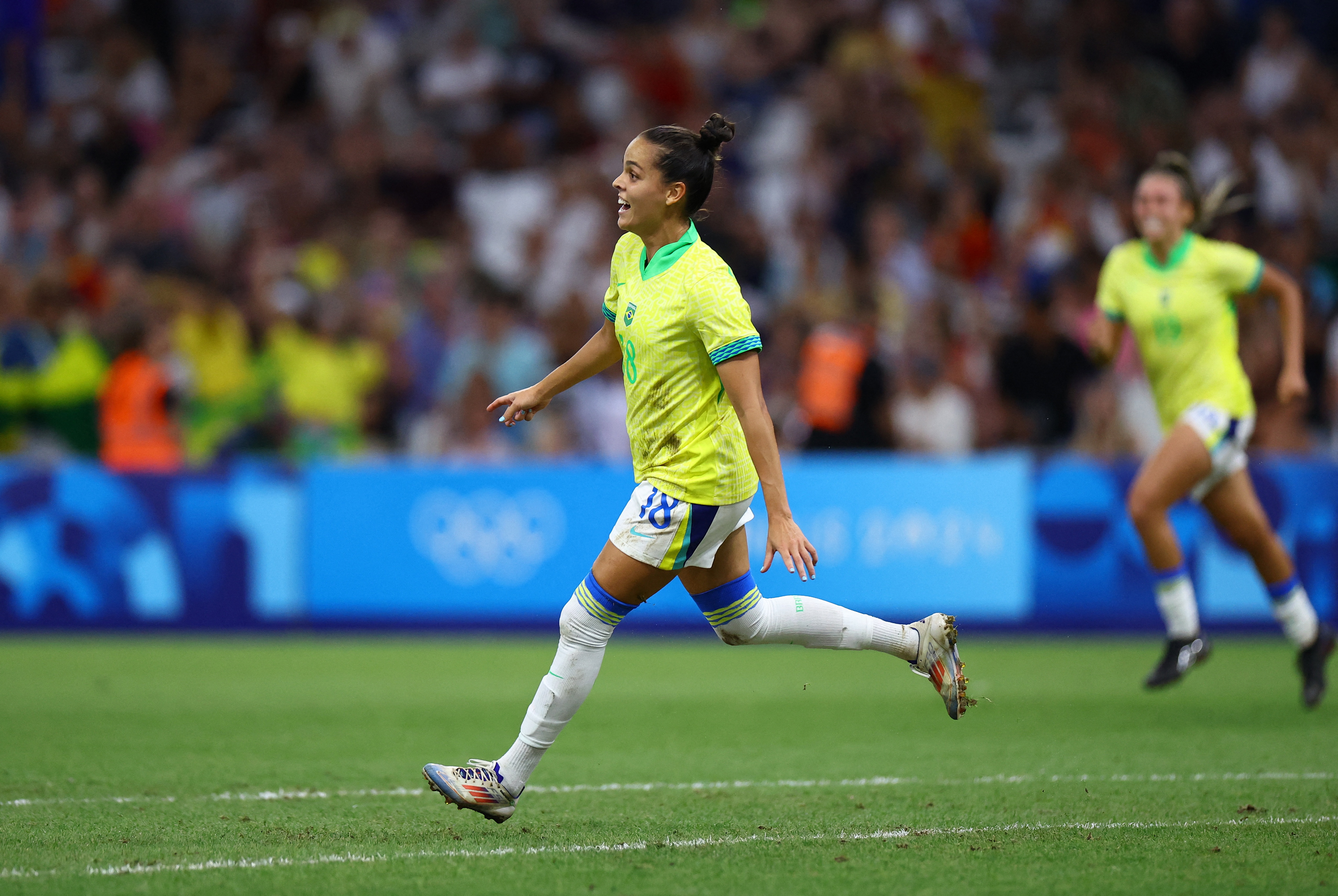 爱游戏官网-西班牙女足联赛决赛场上现独特风采