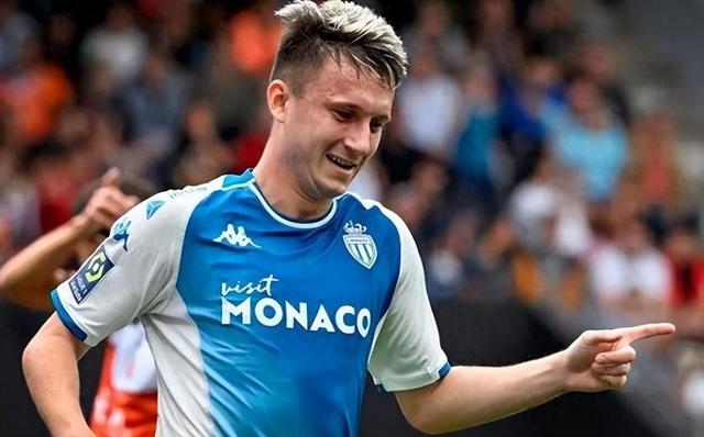 爱游戏tv-摩纳哥门将神勇扑救，保住球门不失