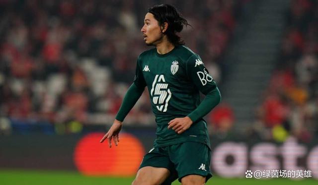 摩纳哥门将神勇扑救,保住球门不失 摩纳哥门将神勇扑救,保住球门不失