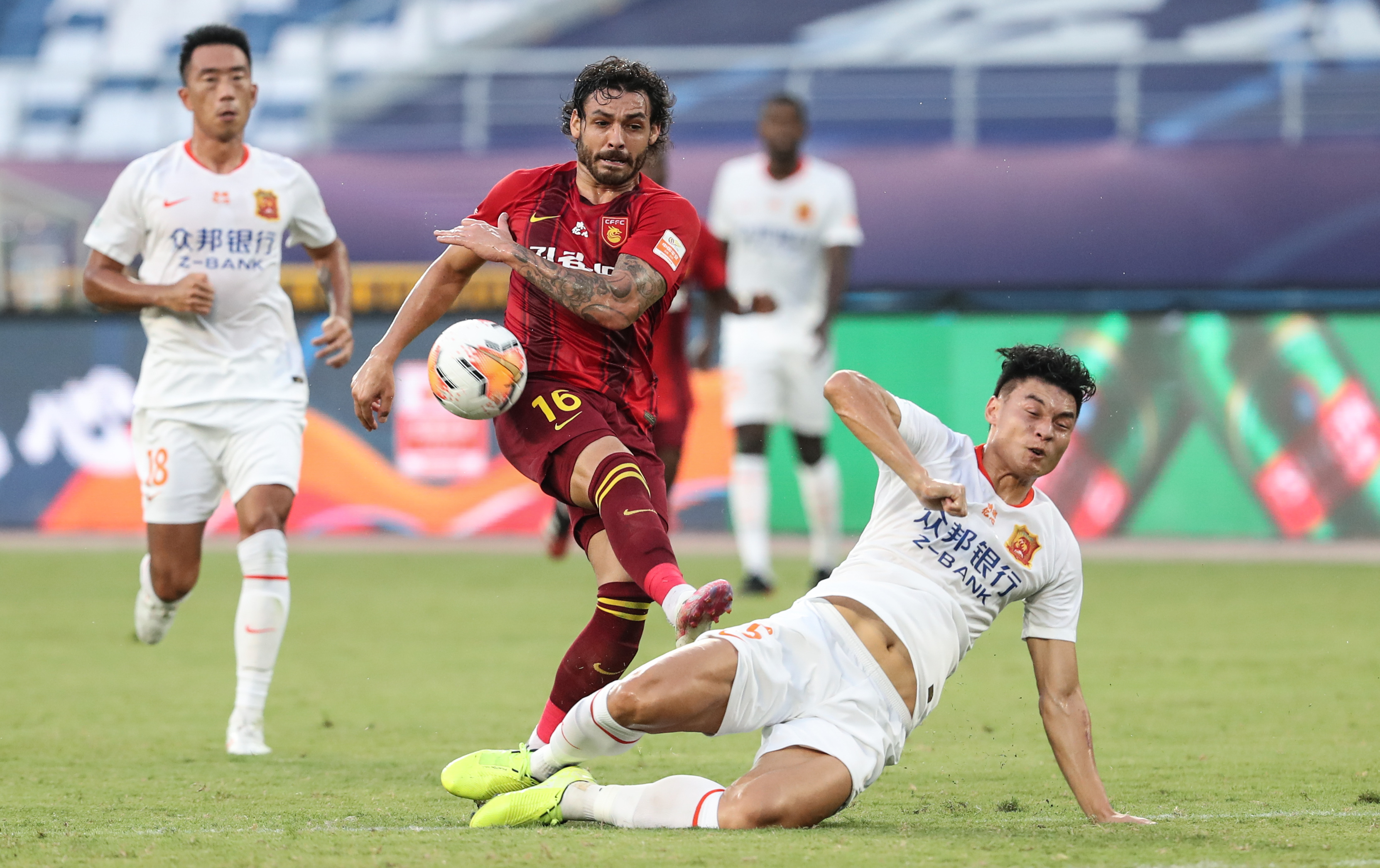 深圳佳兆业主场不敌武汉卓尔，遭遇失利