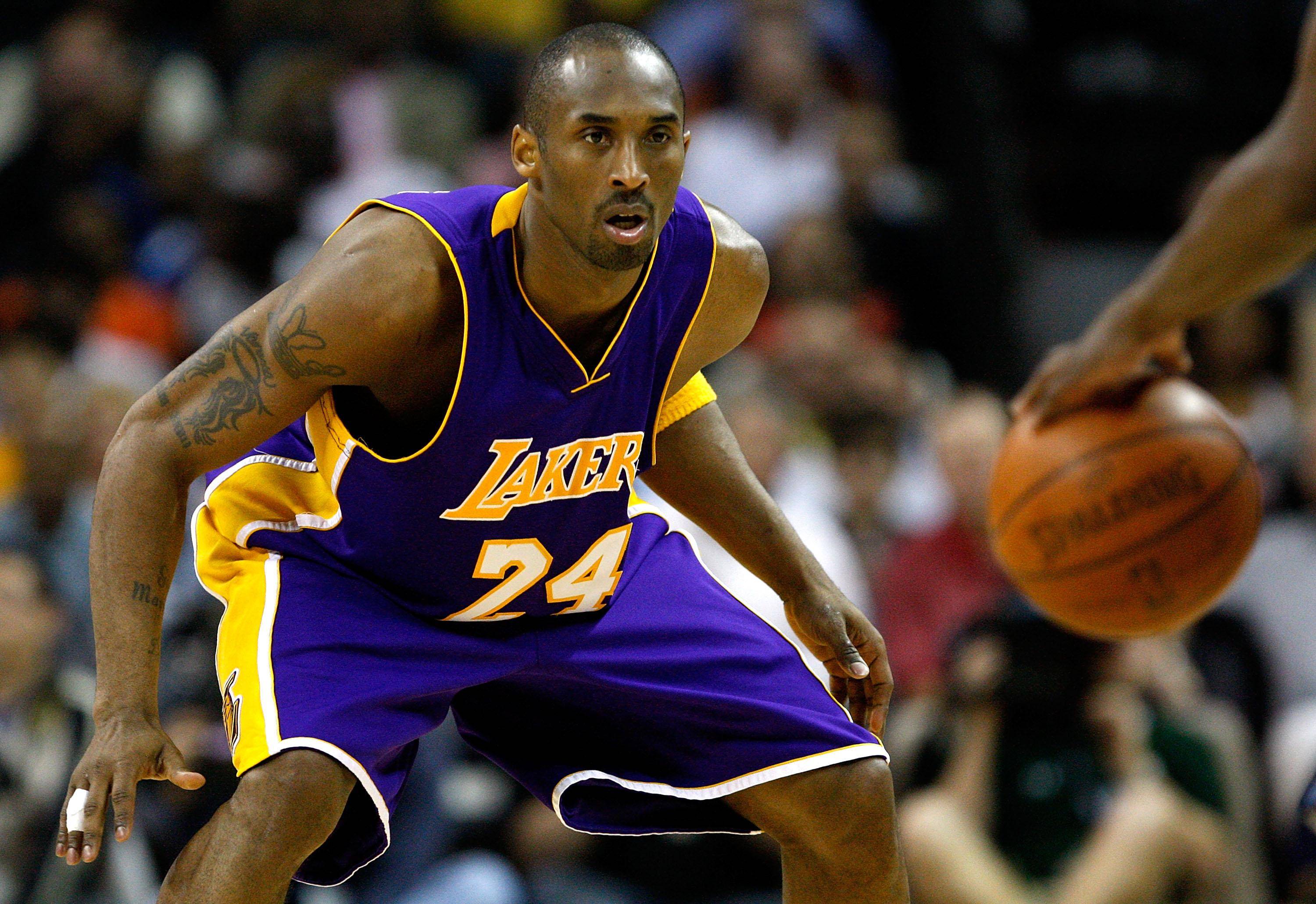 爱游戏APP-篮球场上球员的个人表现令人赞叹