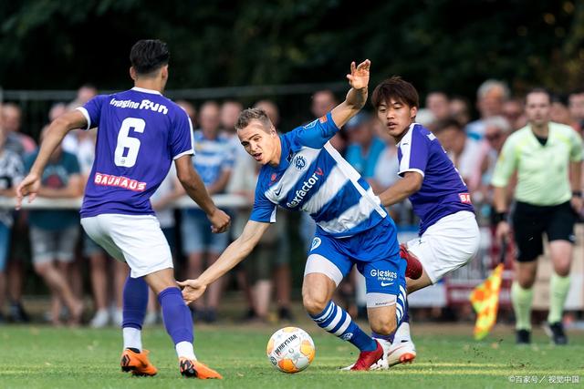 包含阿贾克斯再次发挥出色，取得关键胜利的词条