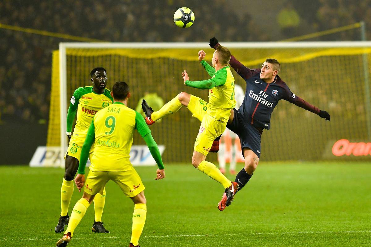 爱游戏体育-欧洲足坛比赛势态激烈，球队竞争激烈