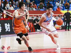 新疆男篮在比赛中全队齐心协力,夺冠的简单介绍 新疆男篮在比赛中全队齐心协力,夺冠的简单介绍