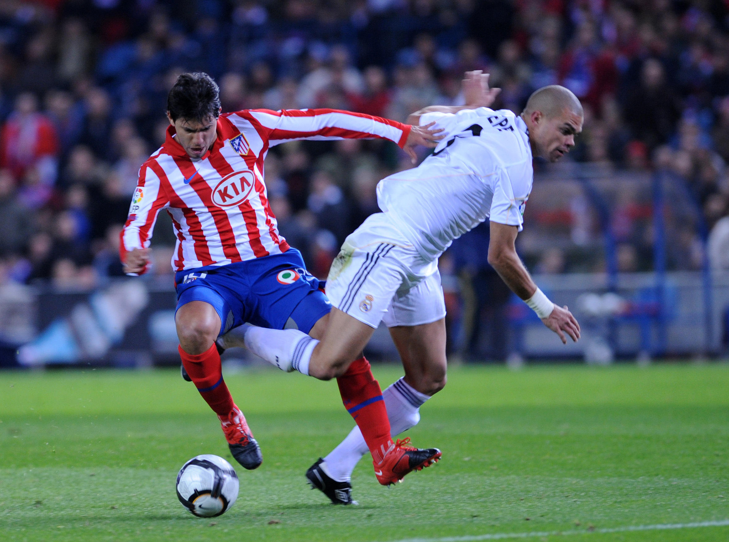 爱游戏-利物浦球员集体进步，战绩蓬勃向上球队近况出色的简单介绍