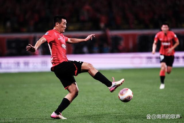 爱游戏在线-比赛过程中球员间展开了激烈角逐