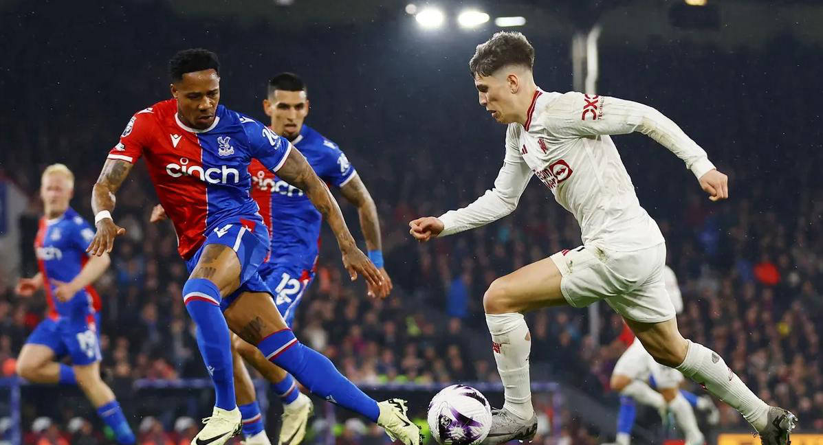 爱游戏官网-曼联客场惨败,战绩受挫失利