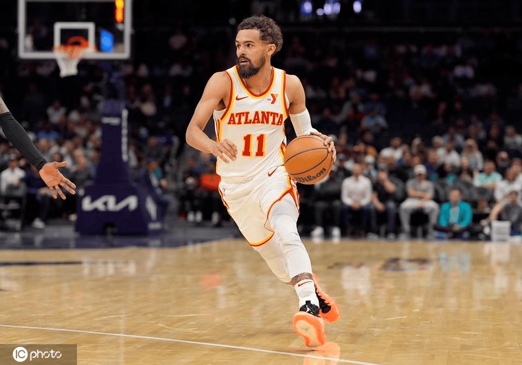 爱游戏官网-关于老鹰胜人,特雷-杨狂砍三双的信息