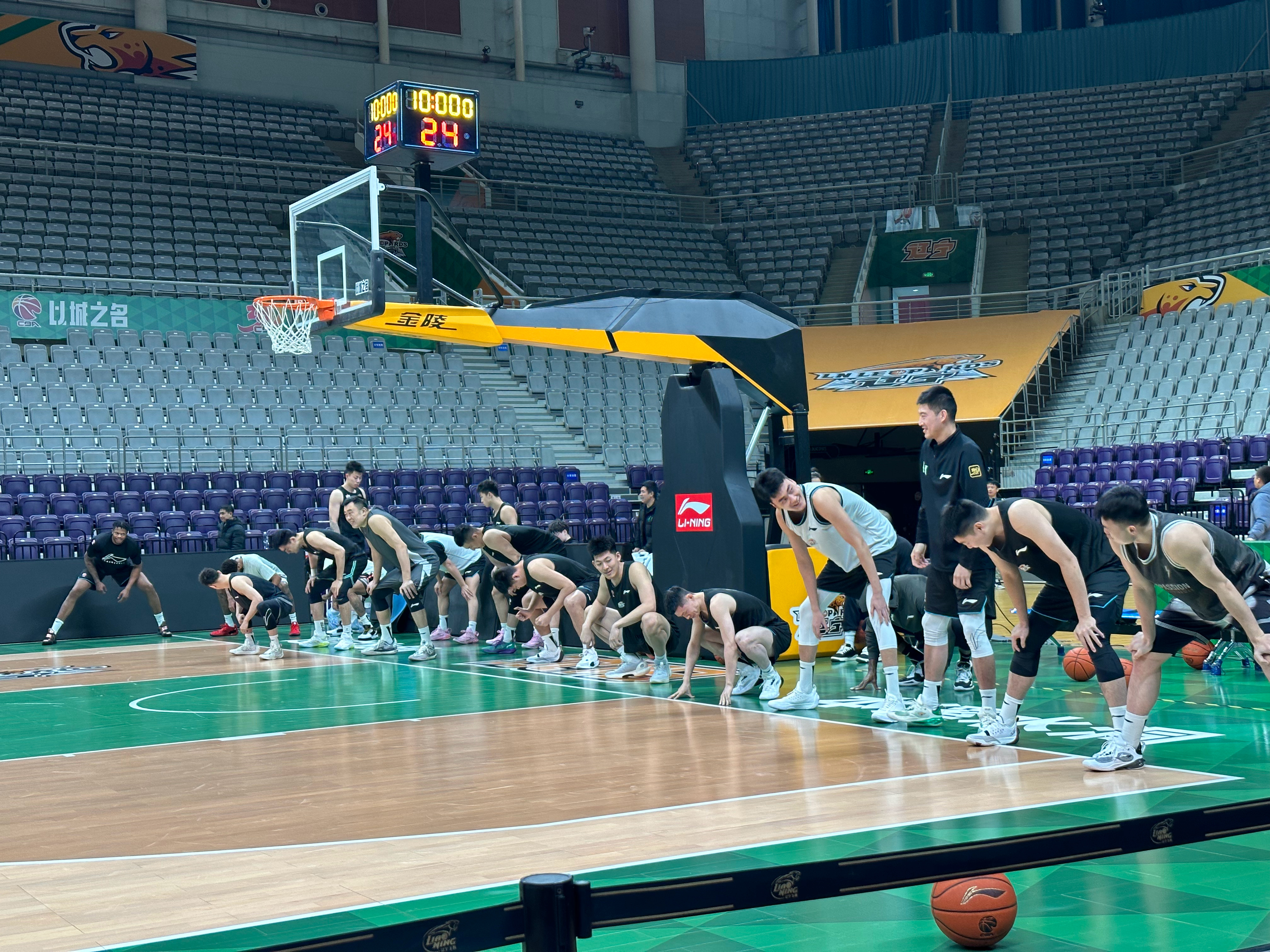 爱游戏APP-关于辽宁男篮士气高昂,一往直前冲刺巅峰的信息