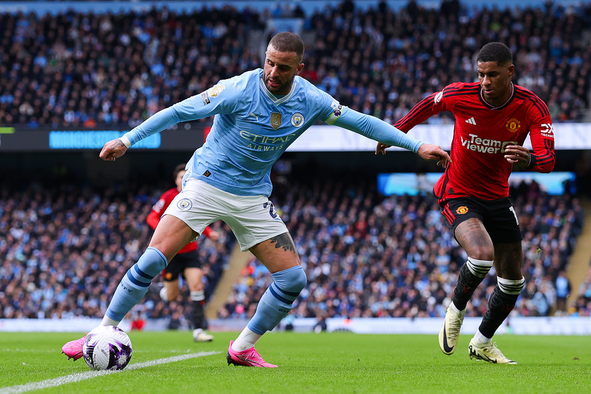 曼联逆袭反超埃弗顿,豪取主场胜利稳步前进 曼联逆袭反超埃弗顿,豪取主场胜利稳步前进