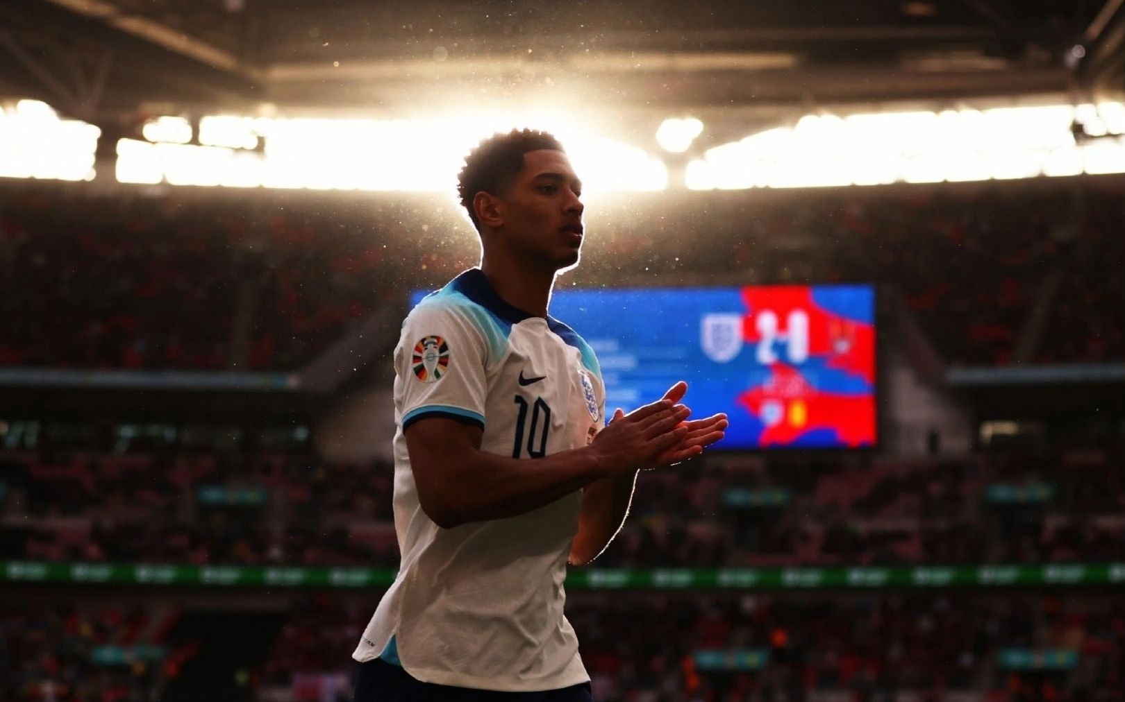 爱游戏在线-拼搏奋斗：乌克兰队欧预赛突出表现