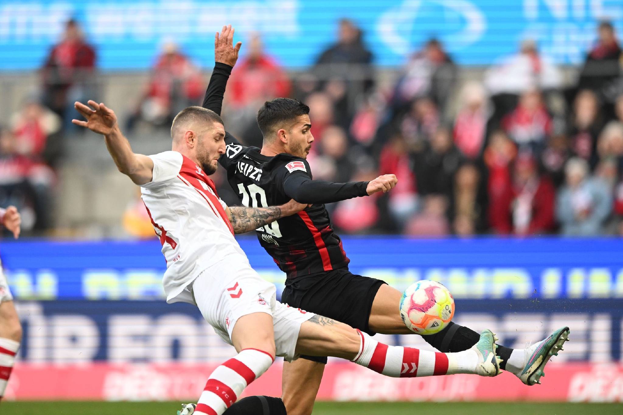 爱游戏官网-关于法兰克福客场获胜，晋级前景一片美好的信息