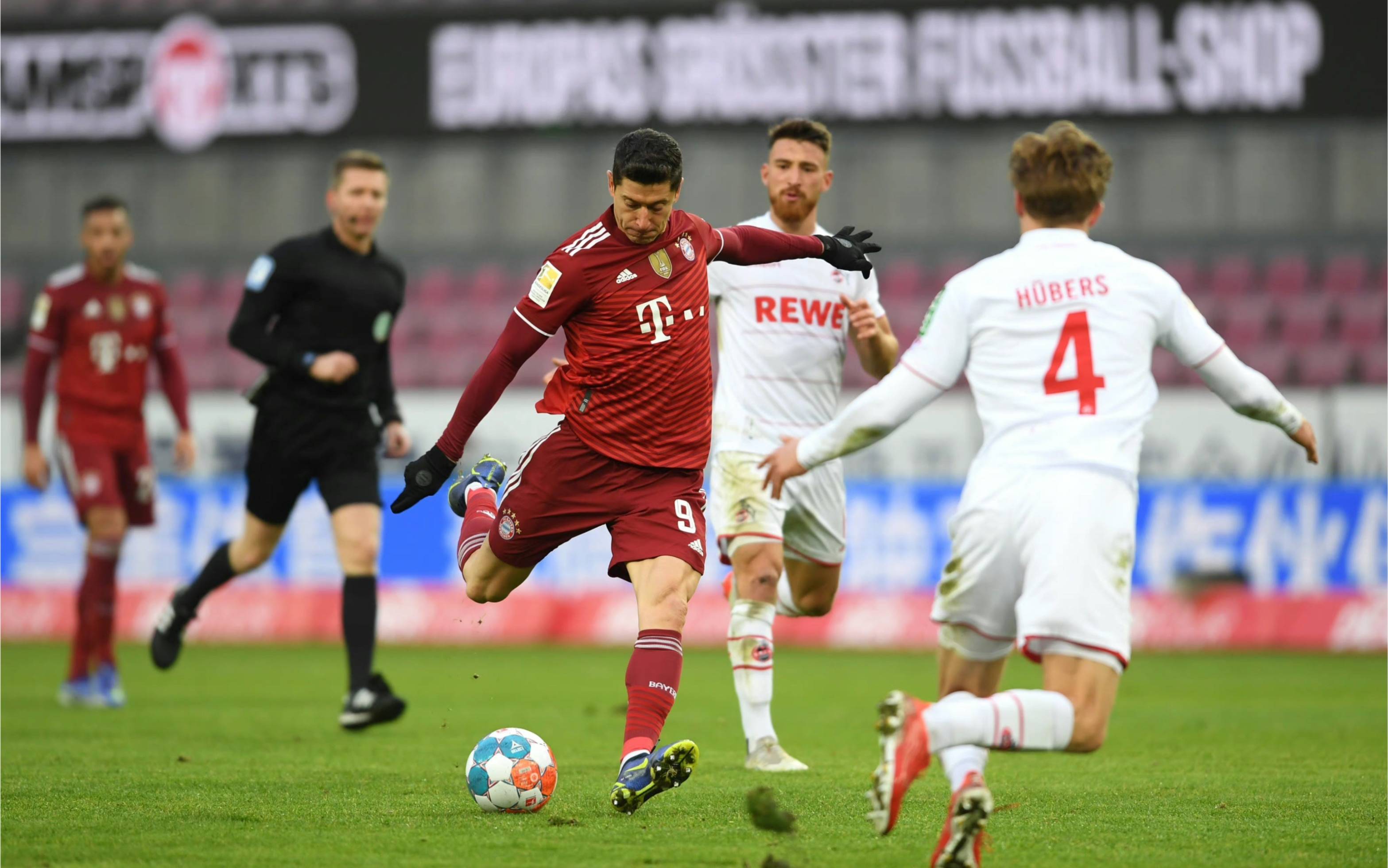 拜仁慕尼黑在主场对阵对手,杀出重围 拜仁慕尼黑在主场对阵对手,杀出重围