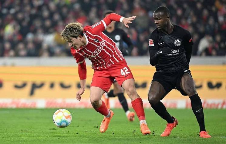 爱游戏在线-弗赖堡队以惊人表现抢得胜利，成为焦点的简单介绍