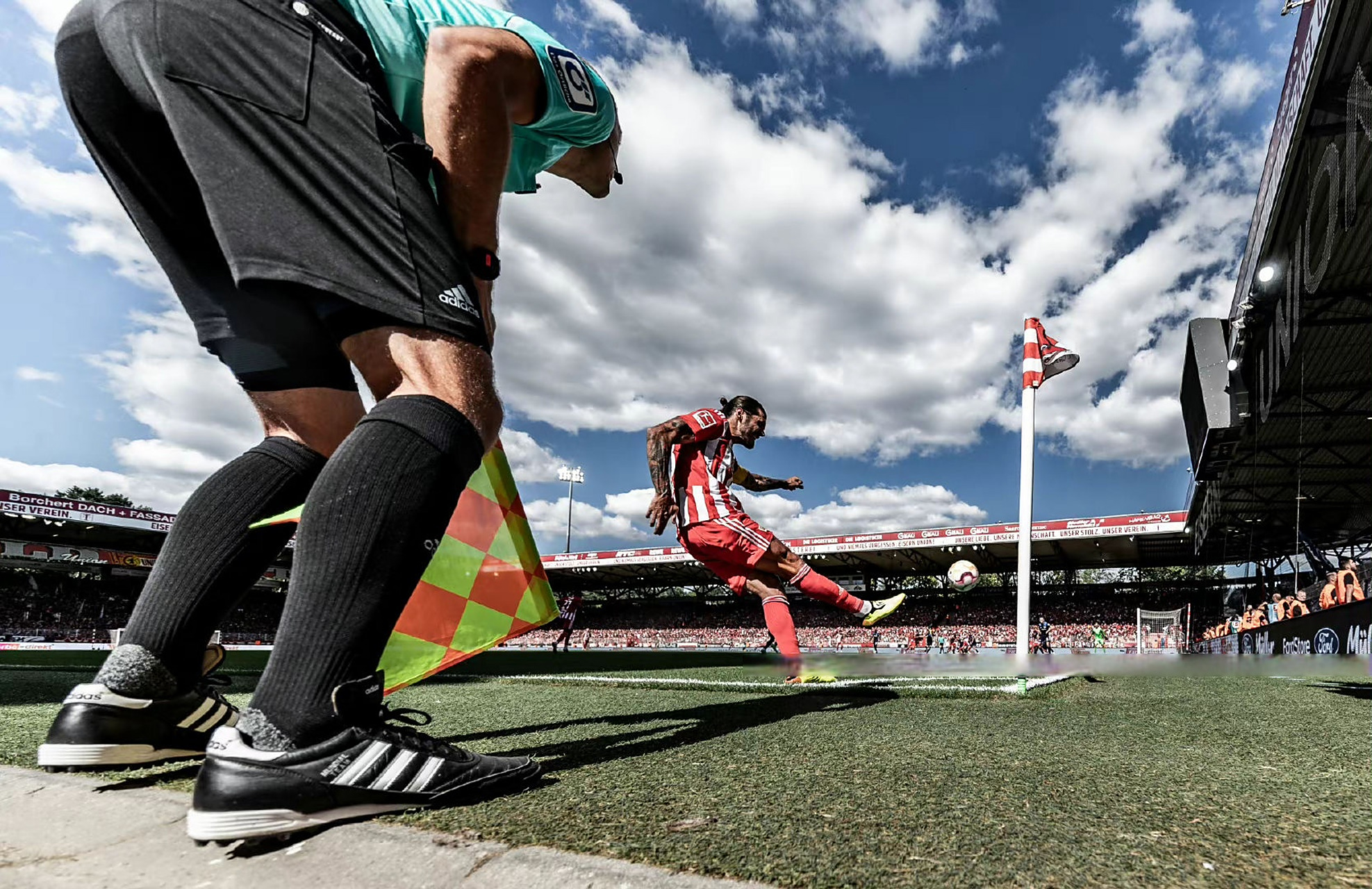 柏林联队在比赛中展现出团队协作的精神 柏林联队在比赛中展现出团队协作的精神