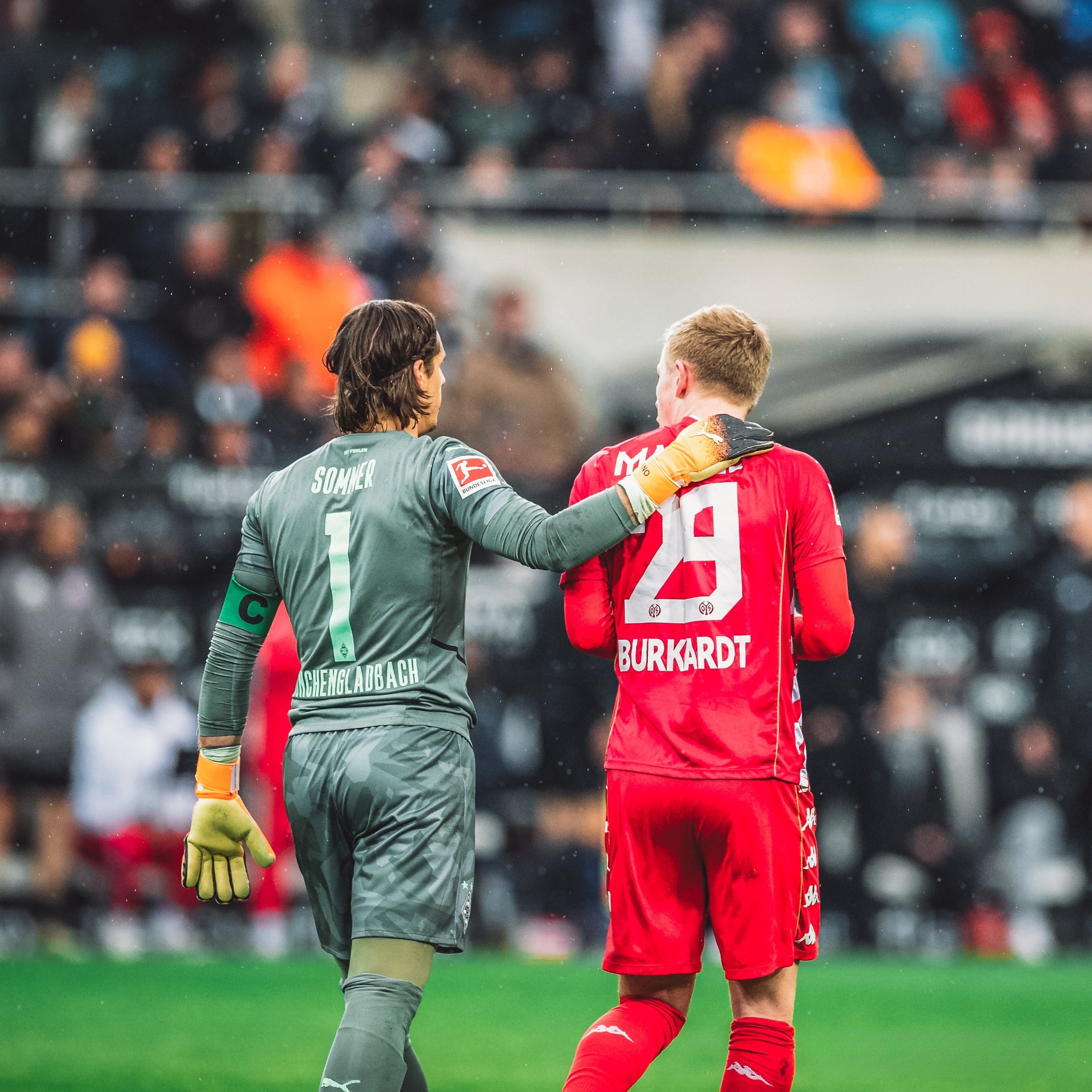 爱游戏官网-美因茨球员受伤离队，德甲保级形势雪上加霜