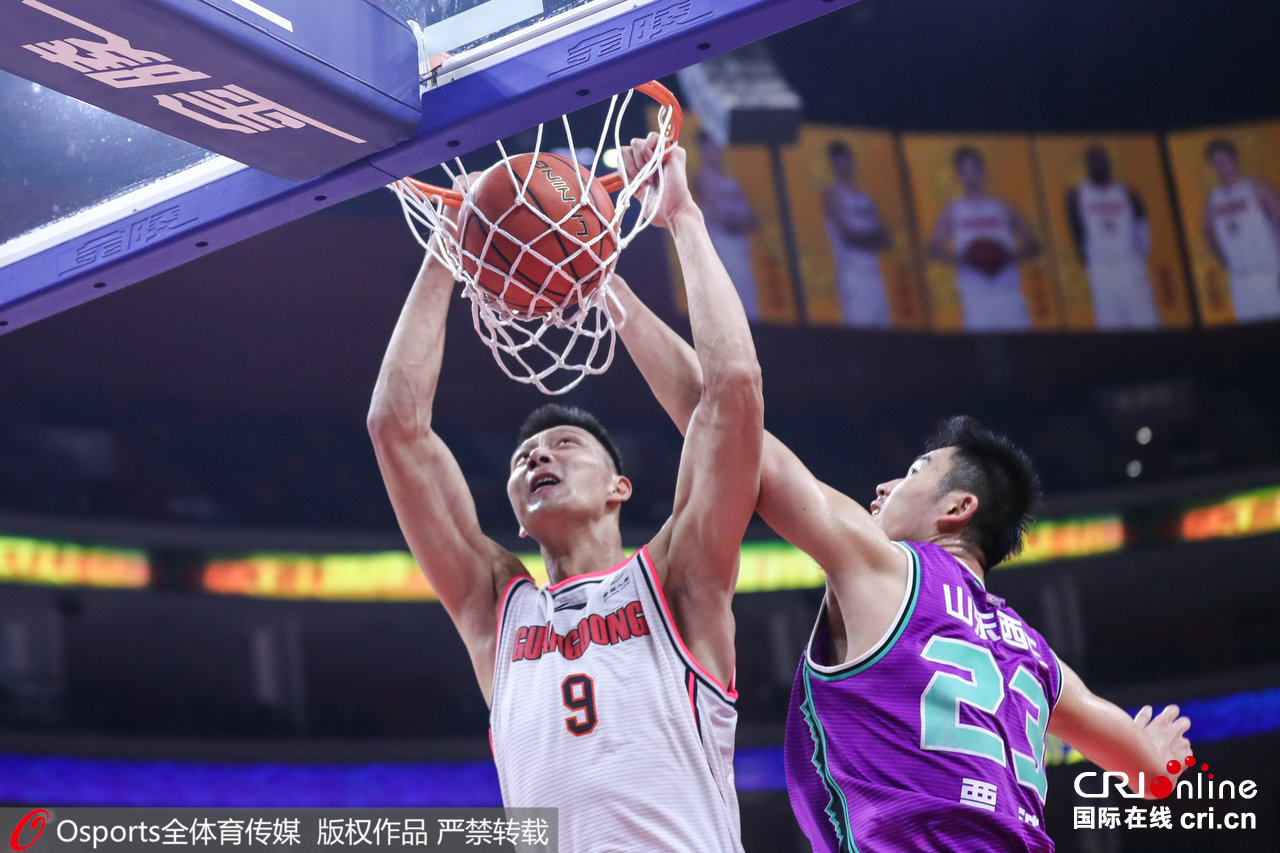 爱游戏下载-山东豪取十二连胜，球队士气高涨