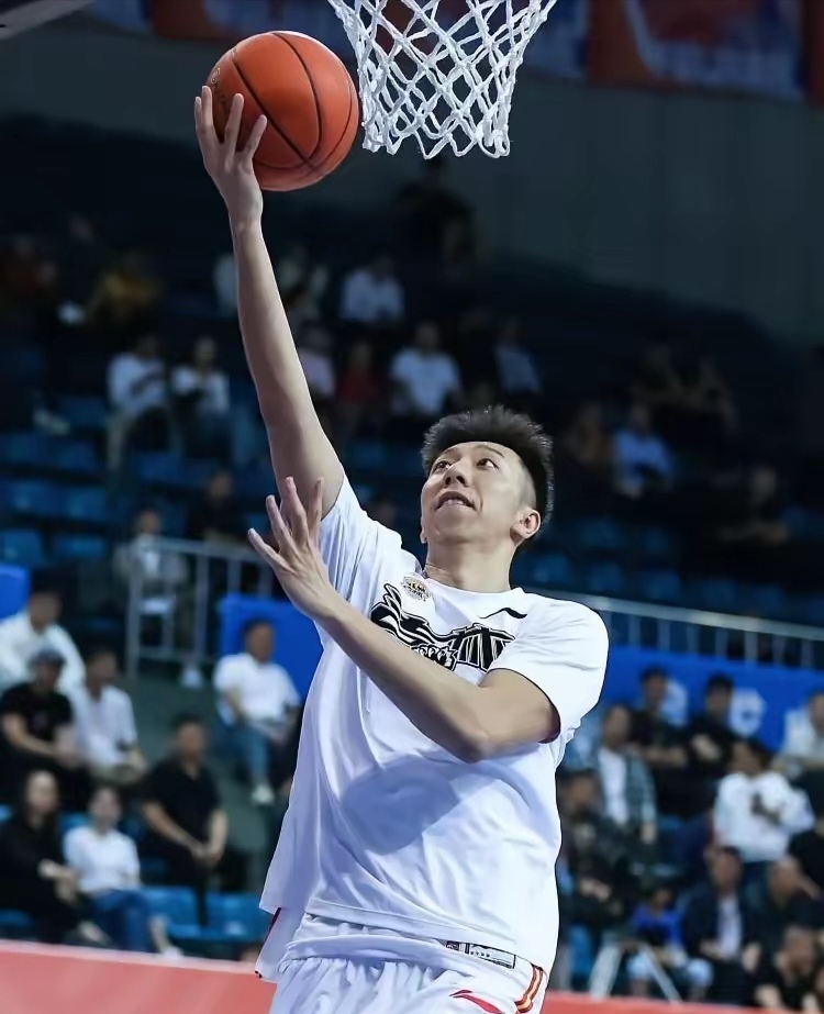 爱游戏在线-吉林男篮遥遥领先，奠定优势