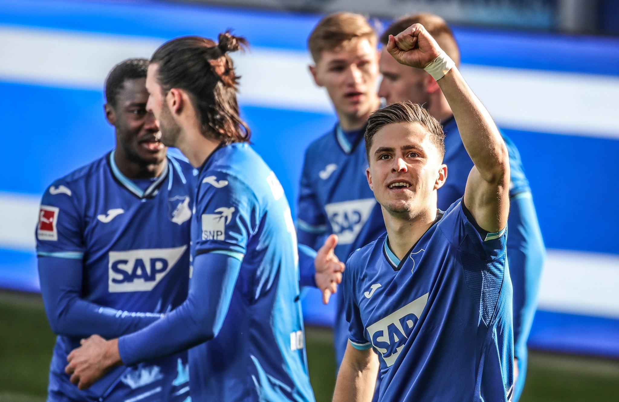 爱游戏官网-关于法兰克福主力中场受伤，球队实力受到影响的信息