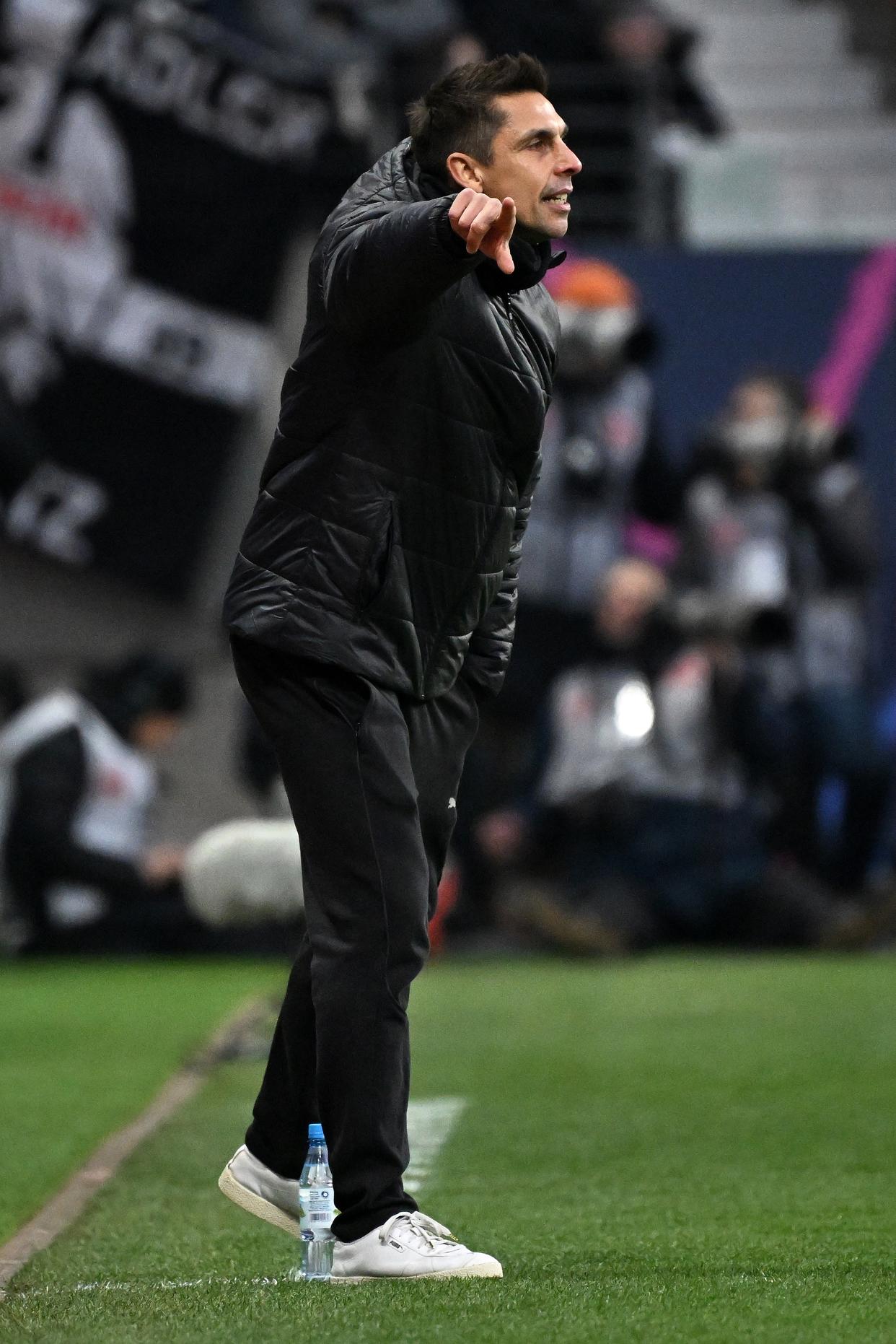 关于法兰克福主力中场受伤,球队实力受到影响的信息 关于法兰克福主力中场受伤,球队实力受到影响的信息