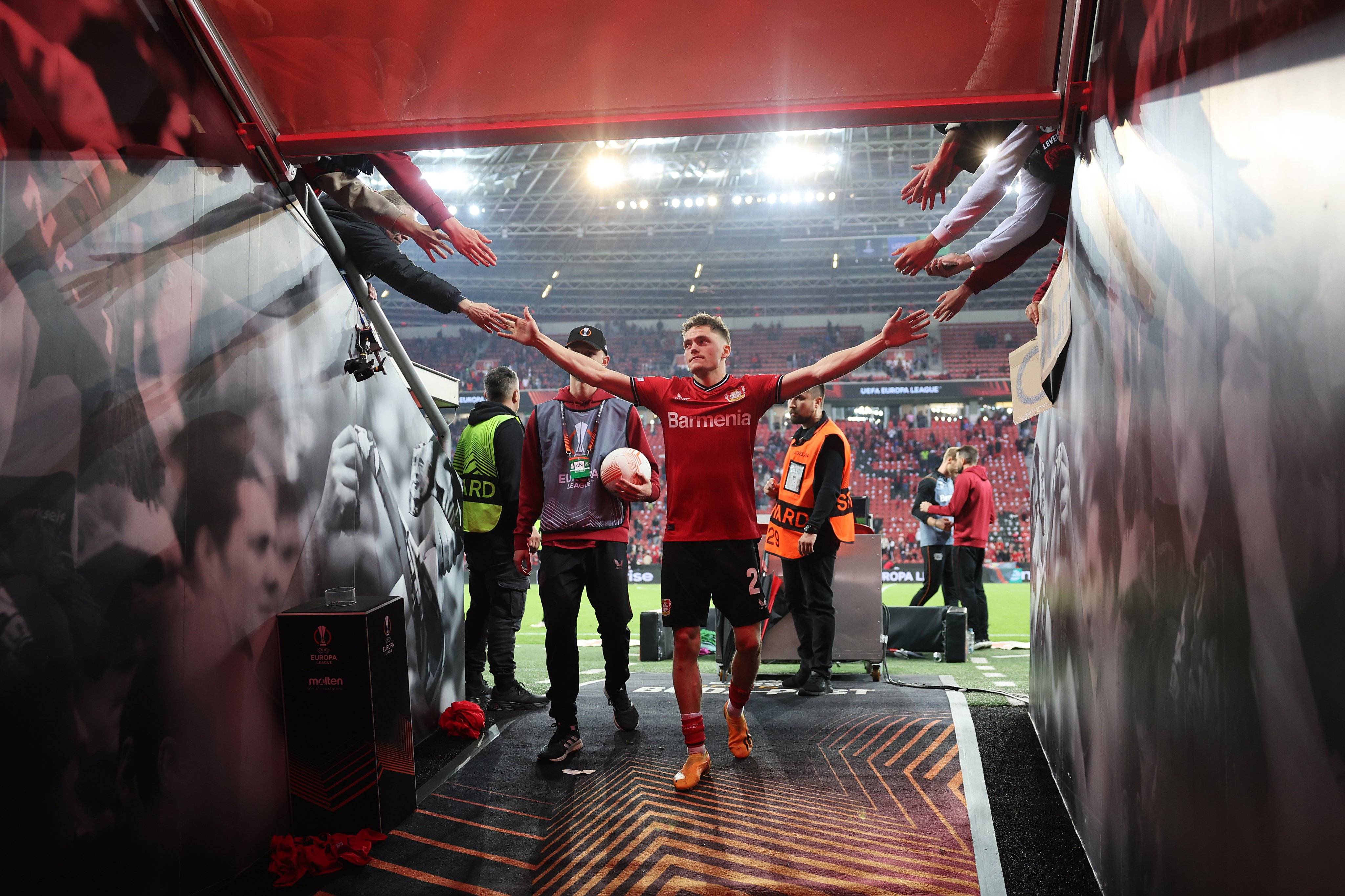 爱游戏体育-波鸿足球俱乐部重返胜利轨道，球员士气高昂