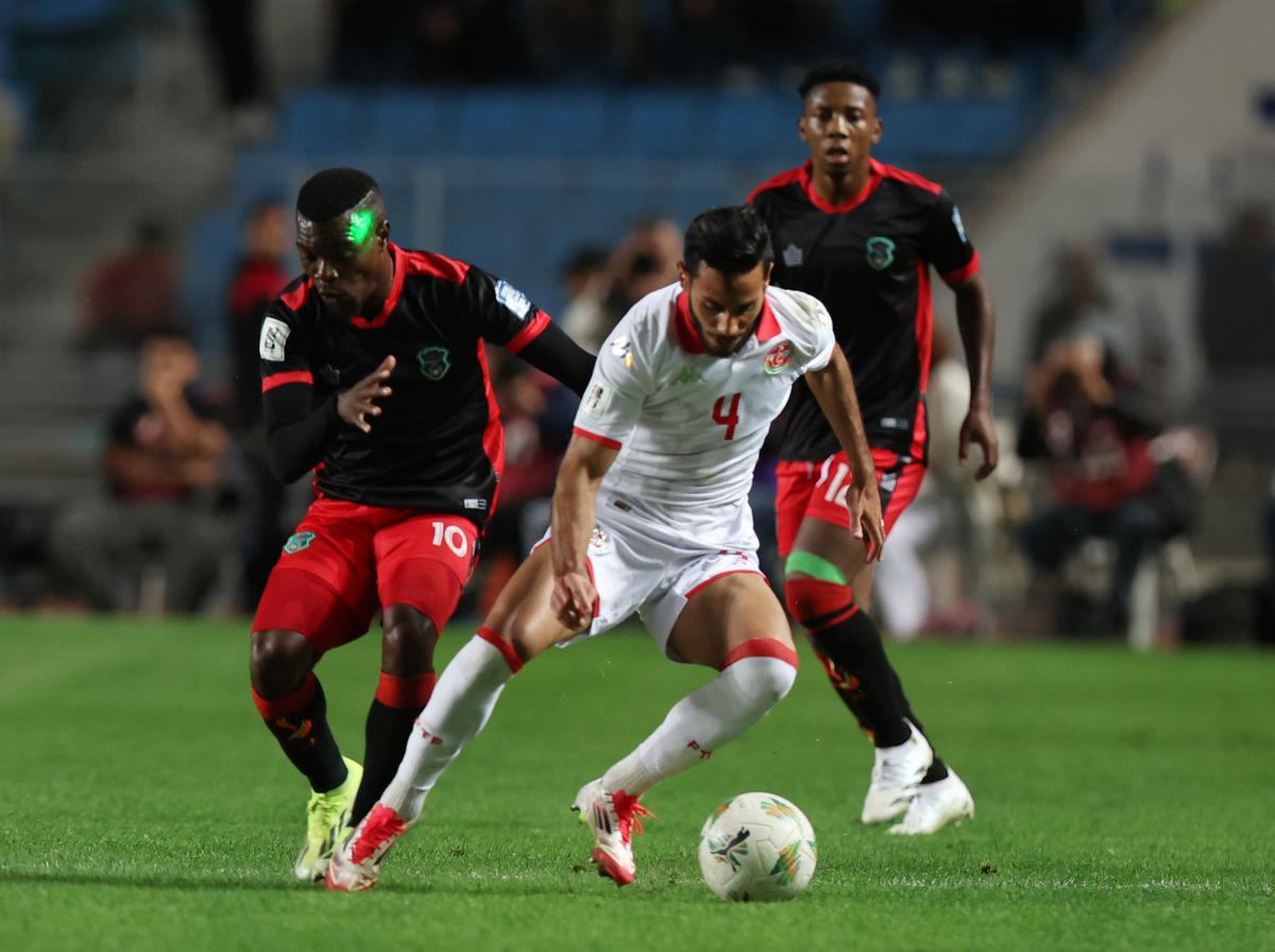 爱游戏tv-甘冈客场战平卫冕冠军，表现不俗