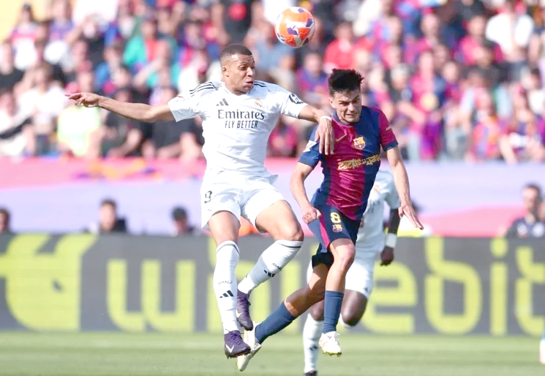 包含西甲联赛悬念密布,争夺冠军的战斗激烈的词条 包含西甲联赛悬念密布,争夺冠军的战斗激烈的词条