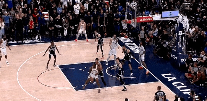 爱游戏下载-一场关键比赛中，球队在最后时刻完成绝杀，取得惊险胜利