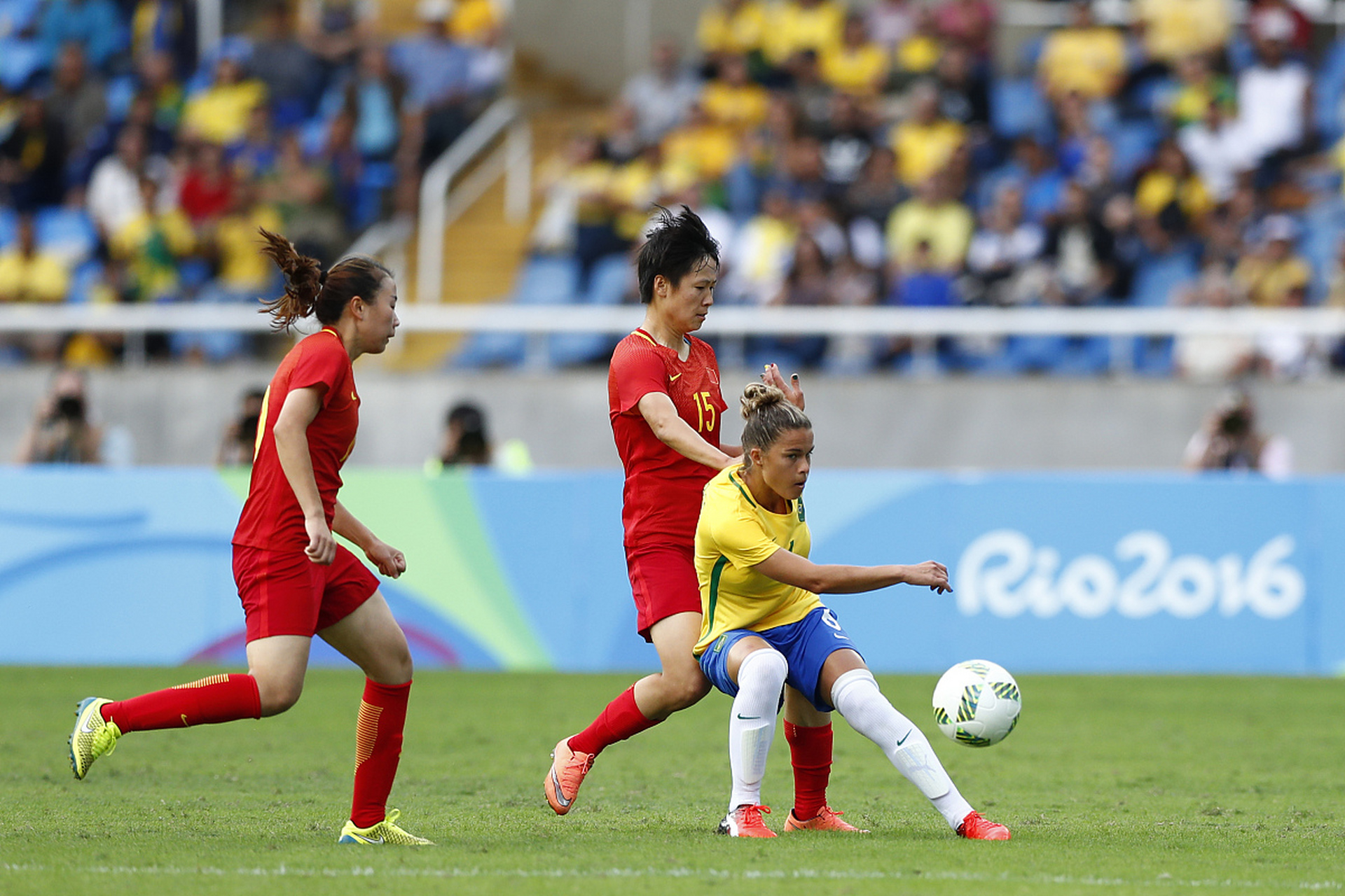 中国女足运动员训练如火如荼,为进军世界杯做准备 中国女足运动员训练如火如荼,为进军世界杯做准备