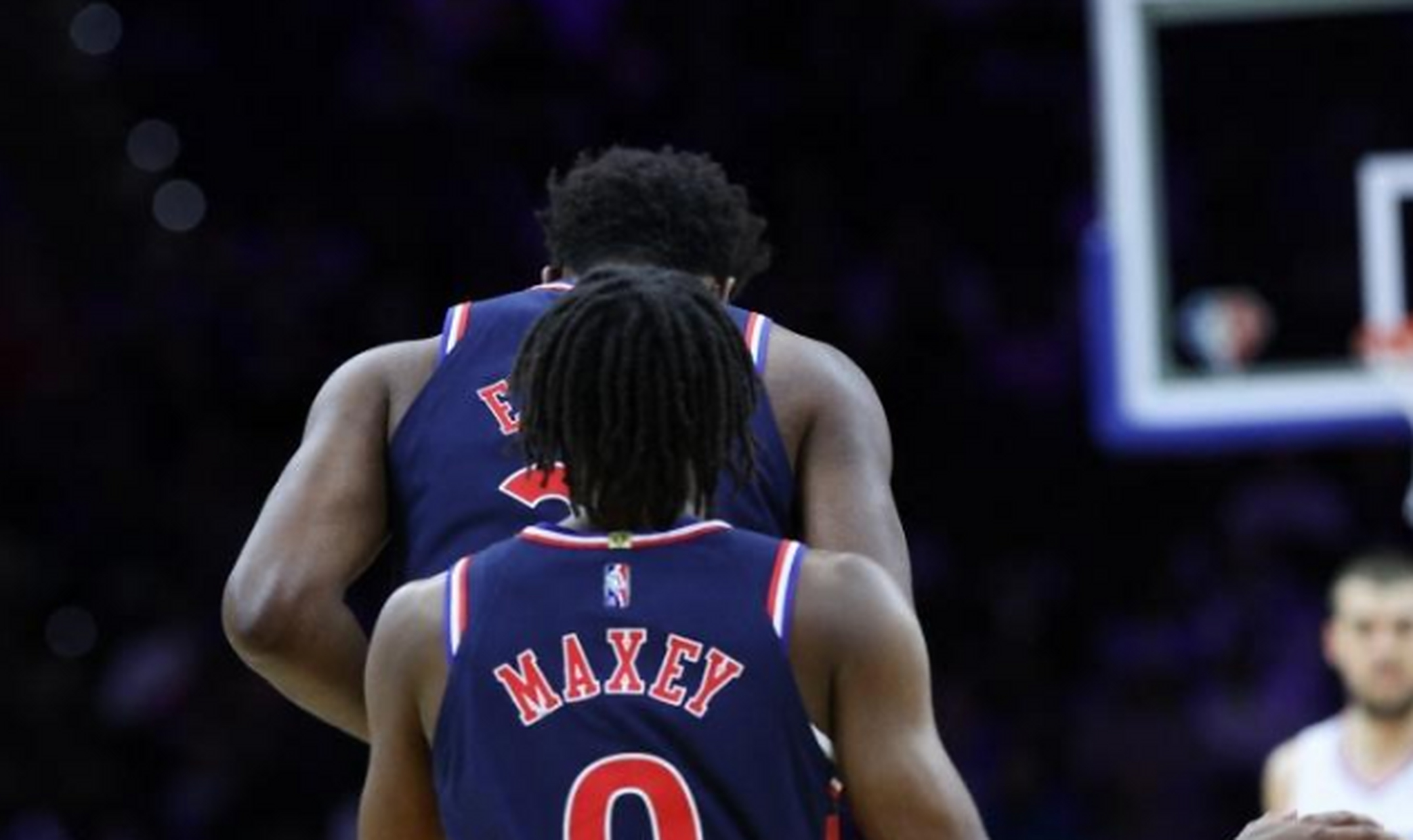 爱游戏入口-76人不敌开拓者,防守疏漏致败