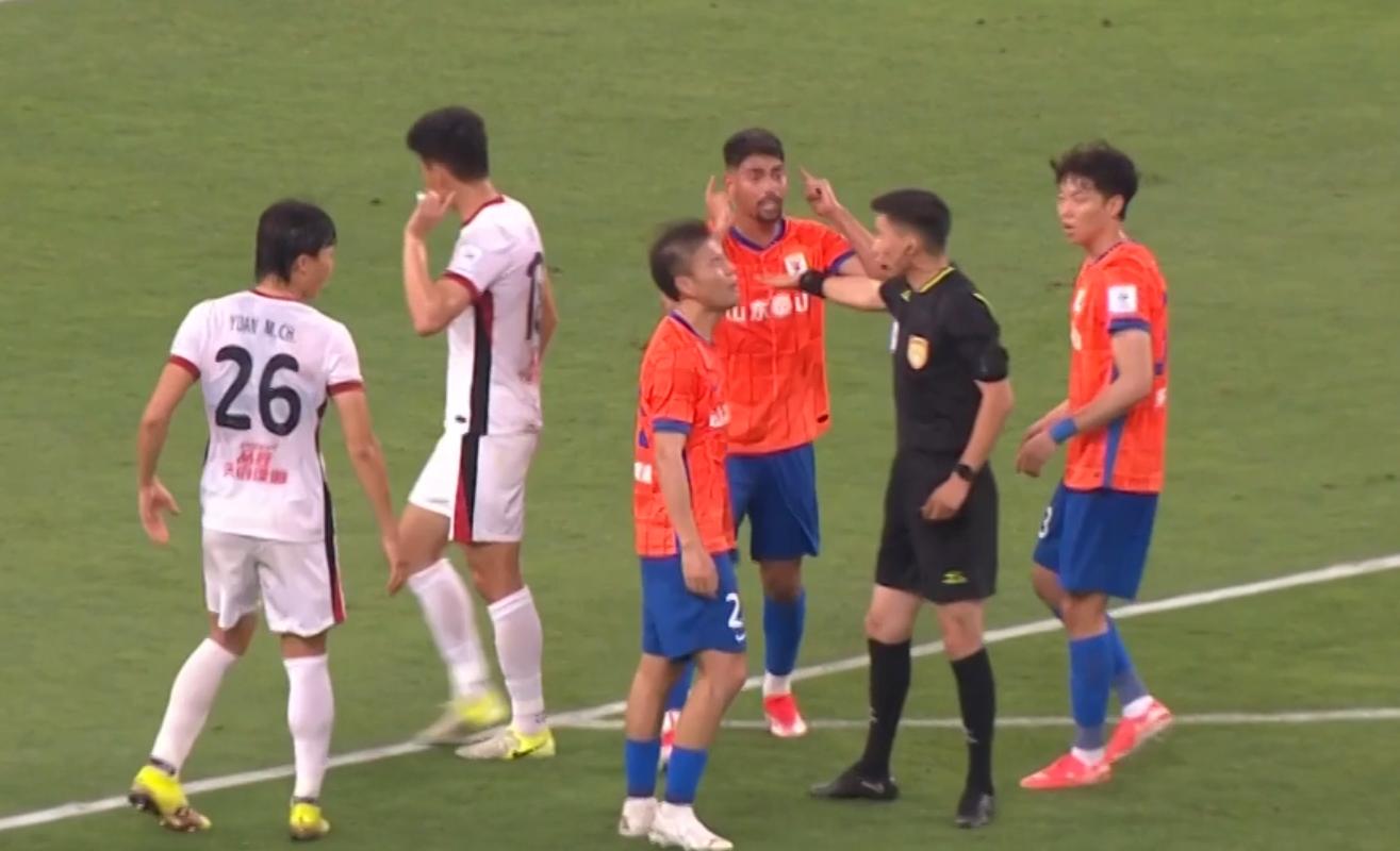 爱游戏下载-外援梅开二度，球队战胜对手紧咬积分榜的简单介绍