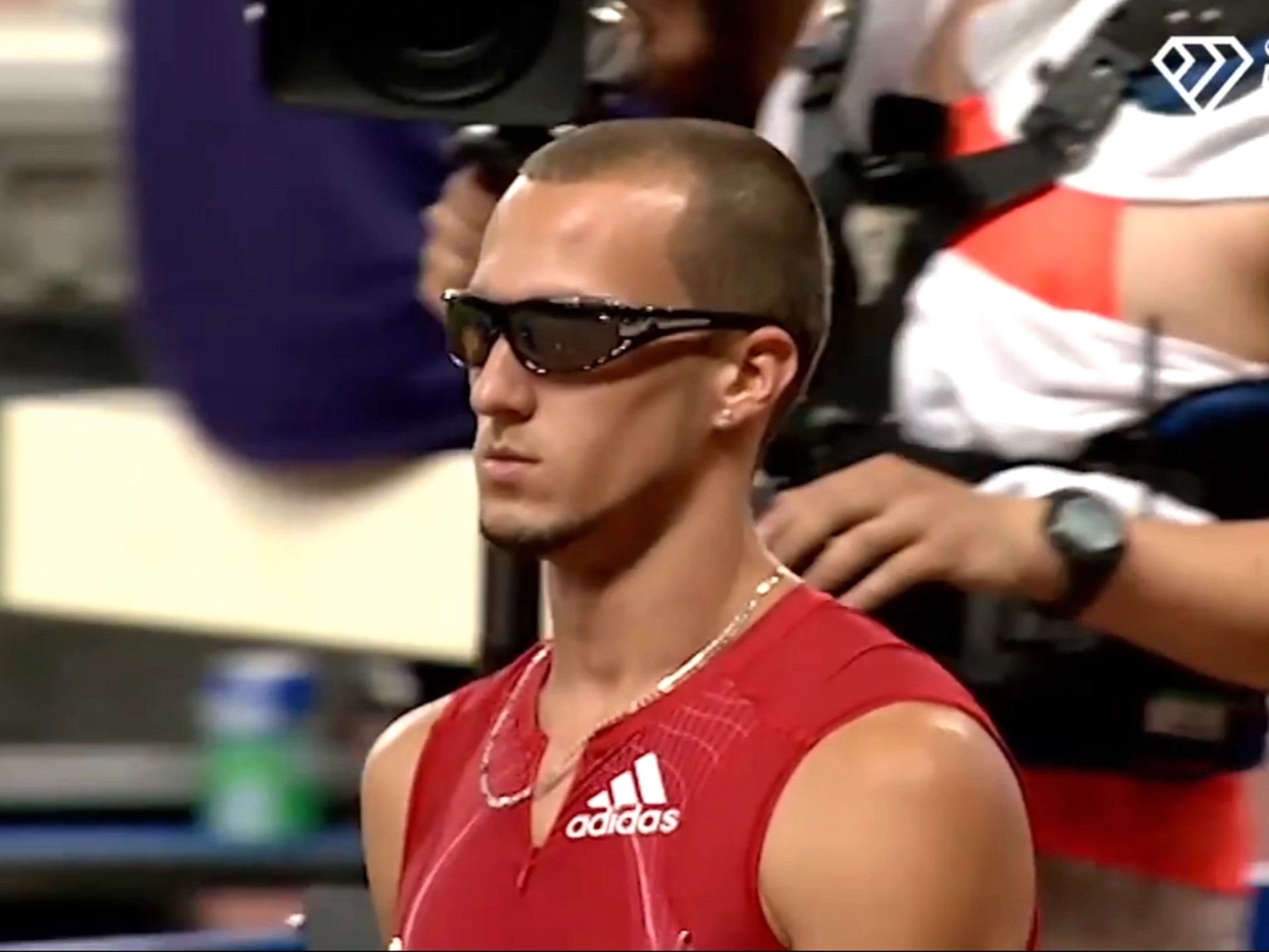 关于里尔球员在训练中秀技术,引来围观者的信息 关于里尔球员在训练中秀技术,引来围观者的信息