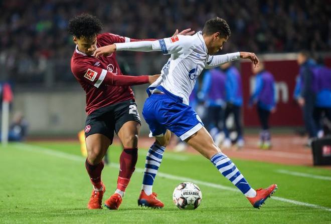 曼联客场大胜谢周三，客场不败延续