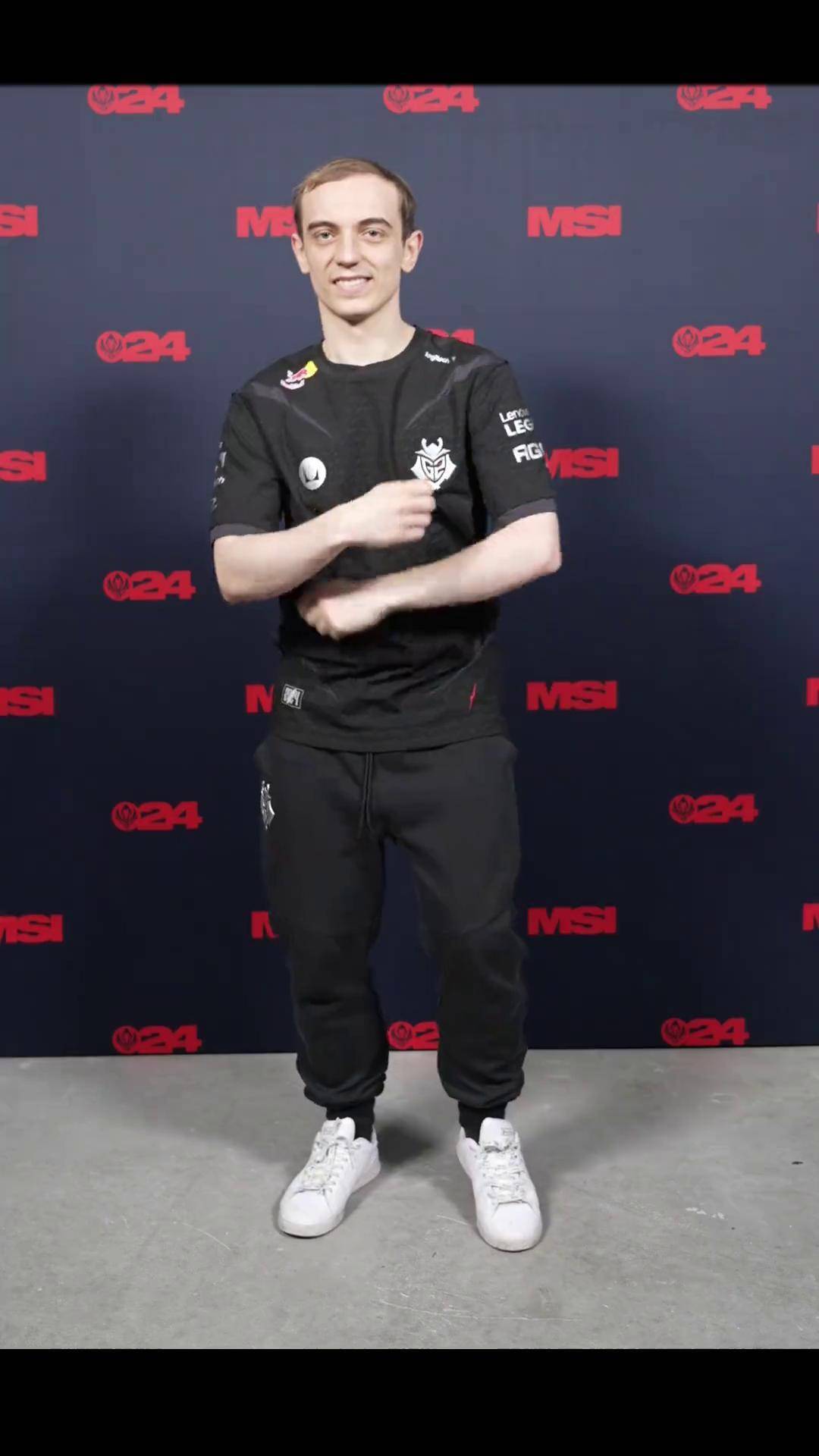 爱游戏APP-TES碾压CLG，Caps拿下关键大龙鏖战多局小组赛，成为赛场最大亮点的简单介绍