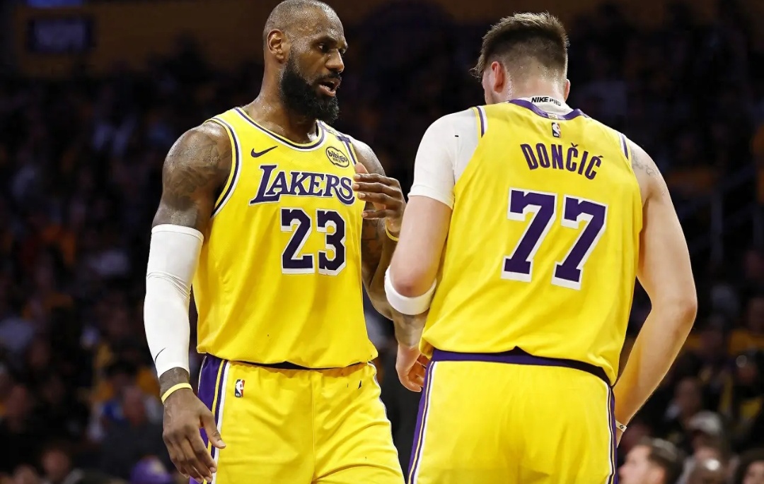 NS险胜SHR，Inspired极限生还后反打焦点之战小组赛，技惊四座