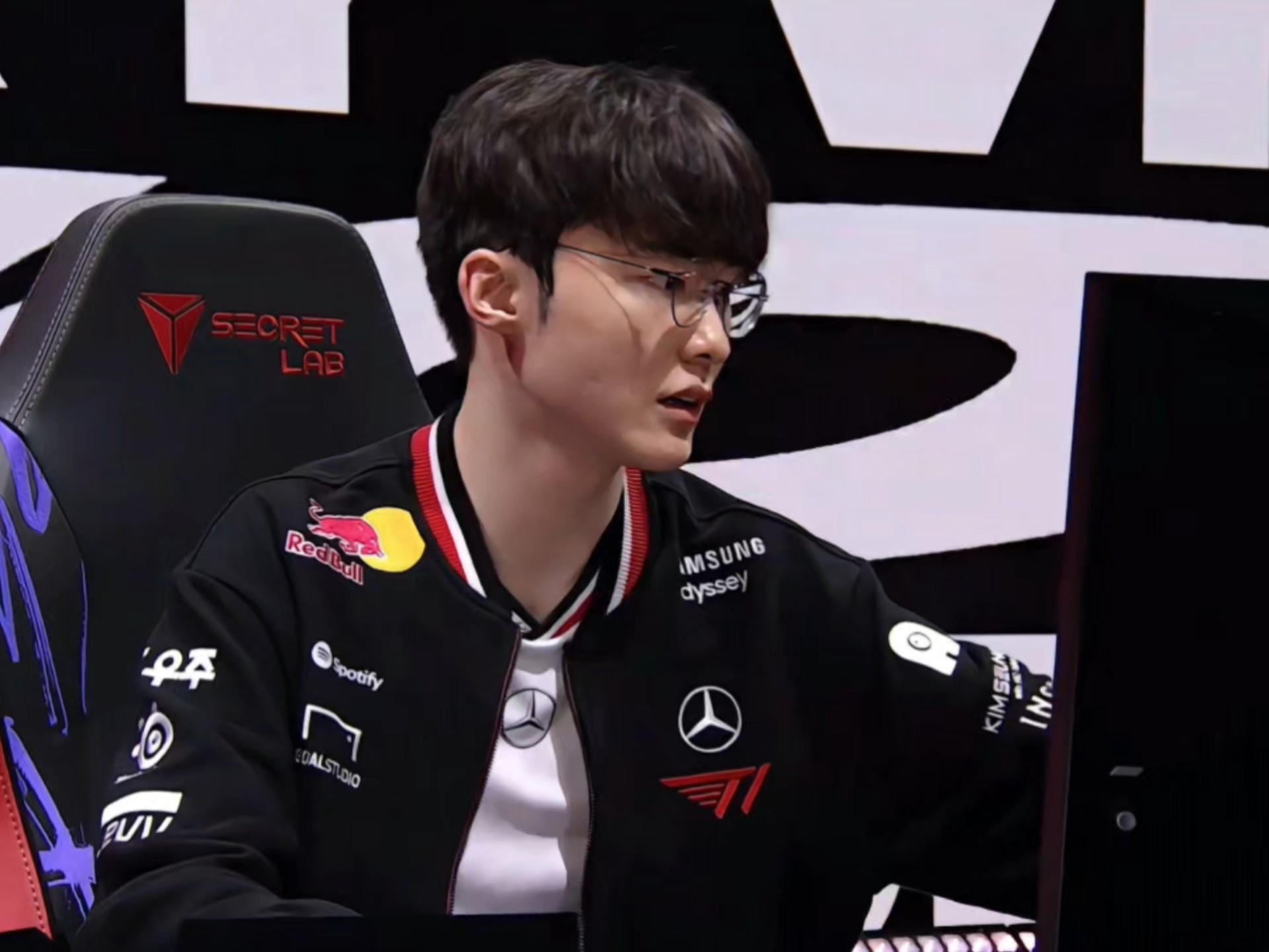 爱游戏娱乐-MAD险胜RNG，Faker操刀奇招英雄翻盘峡谷大战四强赛，强势挺进下一轮