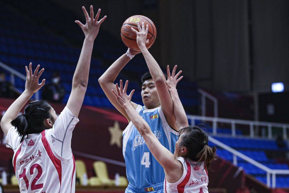 双杀宿敌轻松取胜,球队晋级半决赛之旅 双杀宿敌轻松取胜,球队晋级半决赛之旅