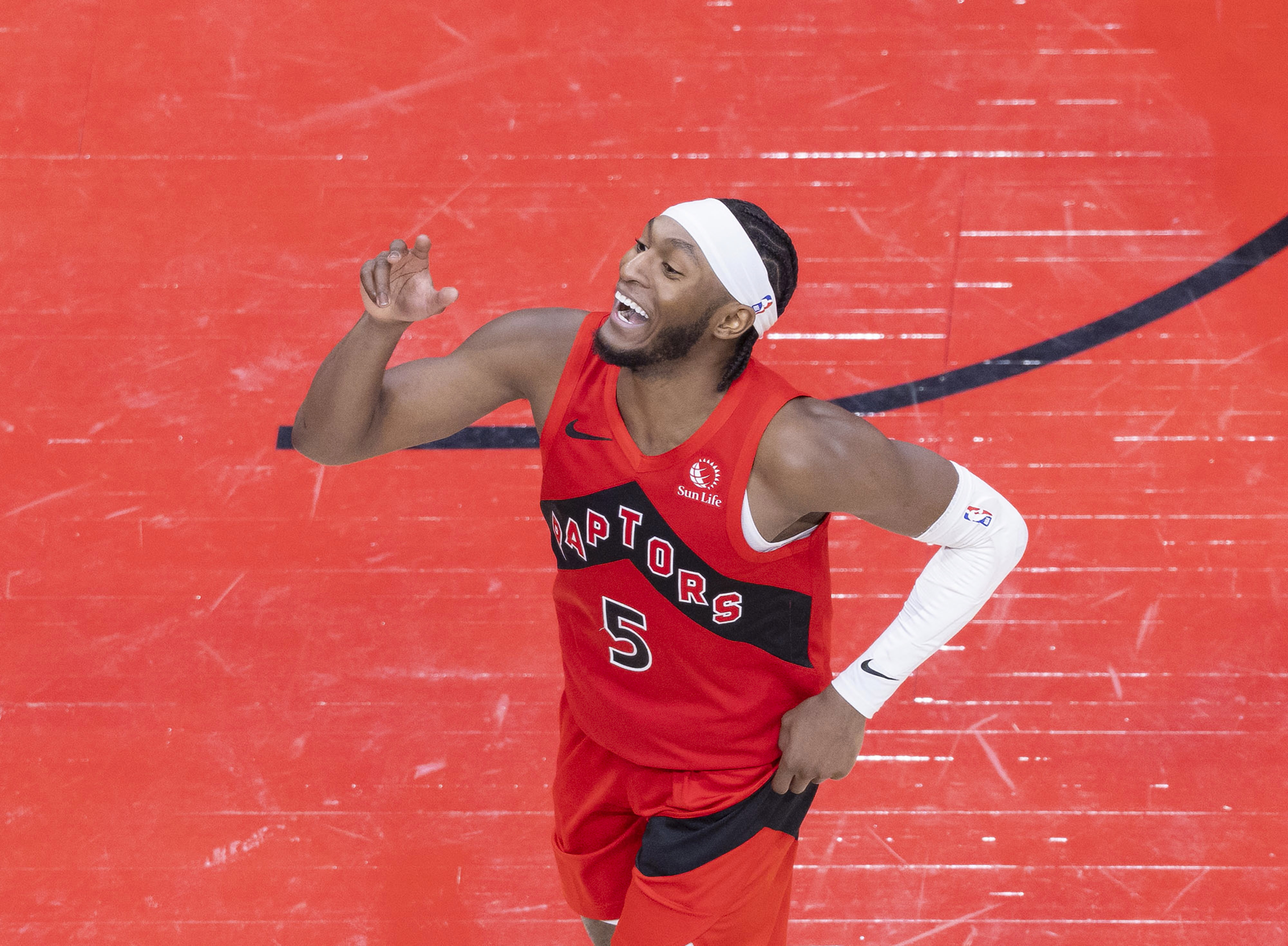 爱游戏tv-76人逆转猛龙，系列赛重回胜局