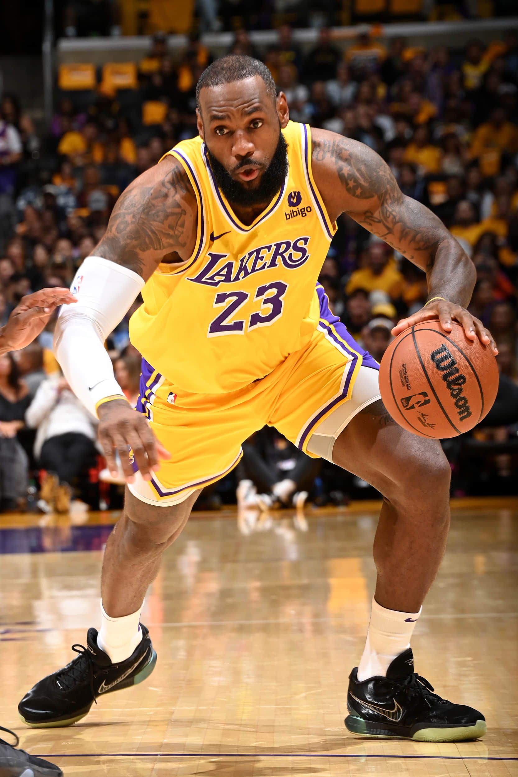 爱游戏下载-湖人遭遇四连败,詹姆斯怒斥球队现状