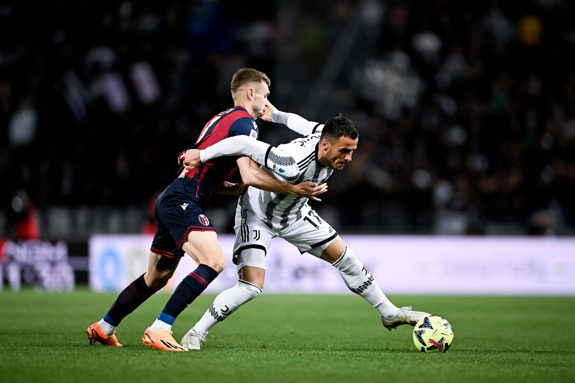 伯顿维克德逆转博洛尼亚，保住胜利