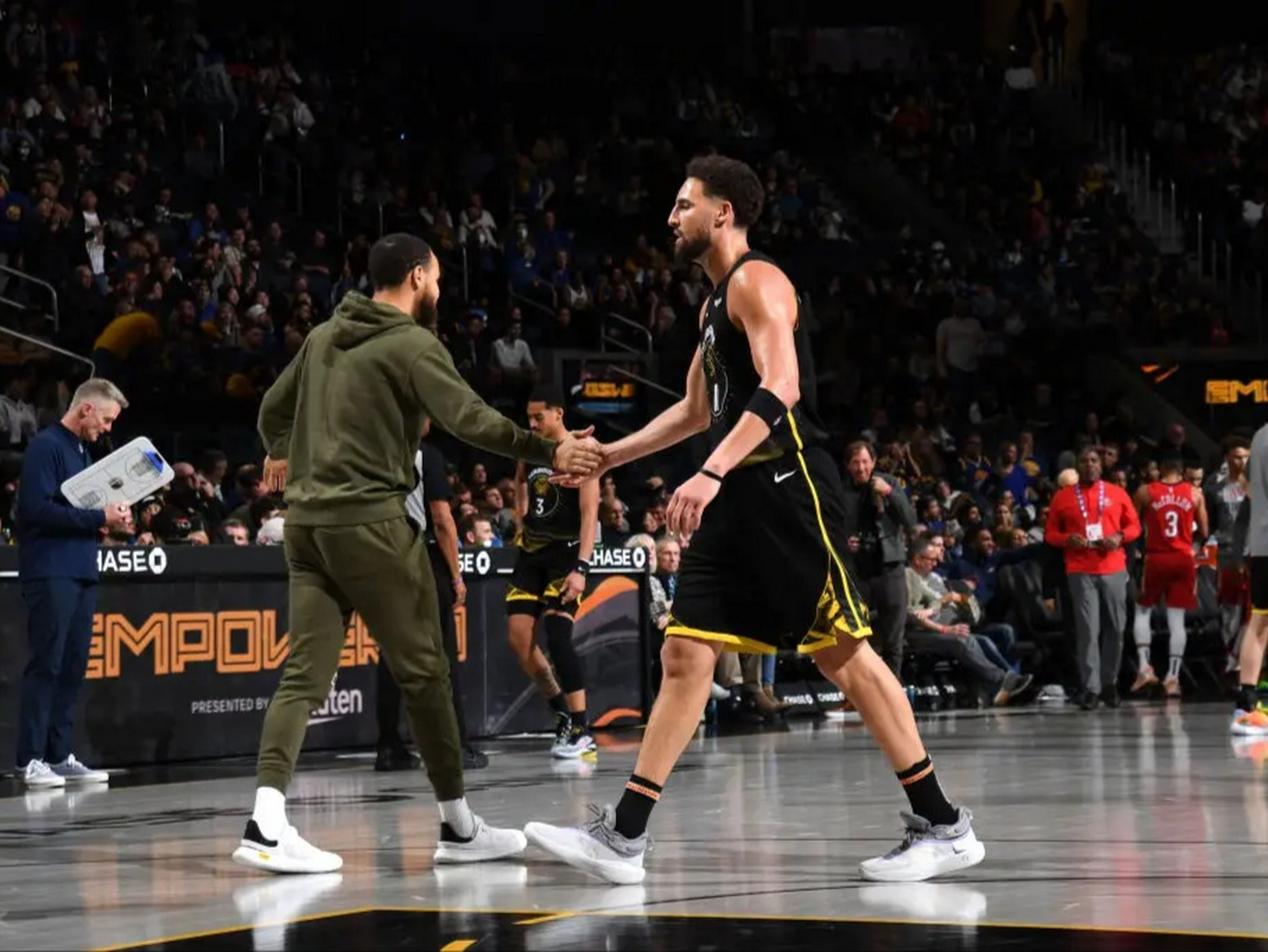 新疆队逆转鹈鹕,克莱关键制胜的简单介绍 新疆队逆转鹈鹕,克莱关键制胜的简单介绍