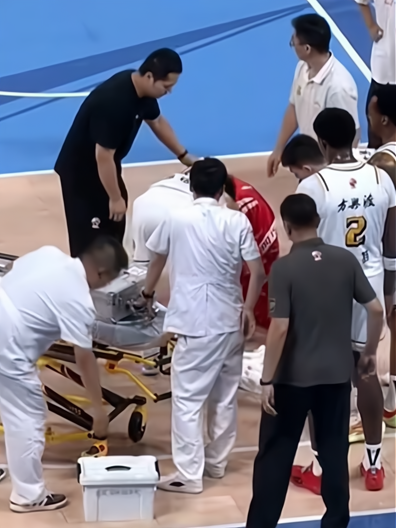 爱游戏-鹈鹕横扫独行侠，胡金秋统治全场