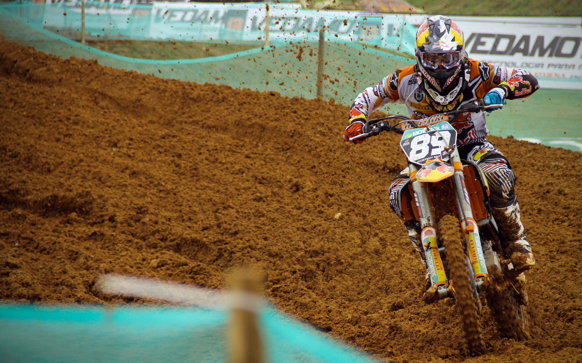 爱游戏在线-哥伦比亚控球率0.7%的胜利，2026世界杯史上最诡异爆冷，沙特在数据风暴中被一粒诡计之球埋葬