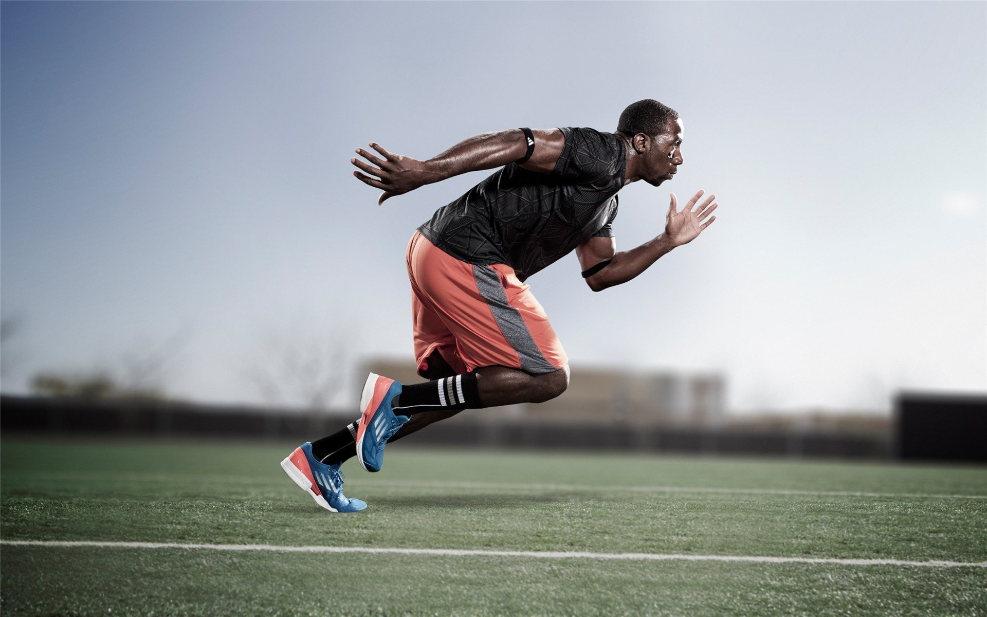 爱游戏官网-当足球巨星闯入篮球圣殿，法比尼奥的NBA奇幻夜与尼斯的欧战启示