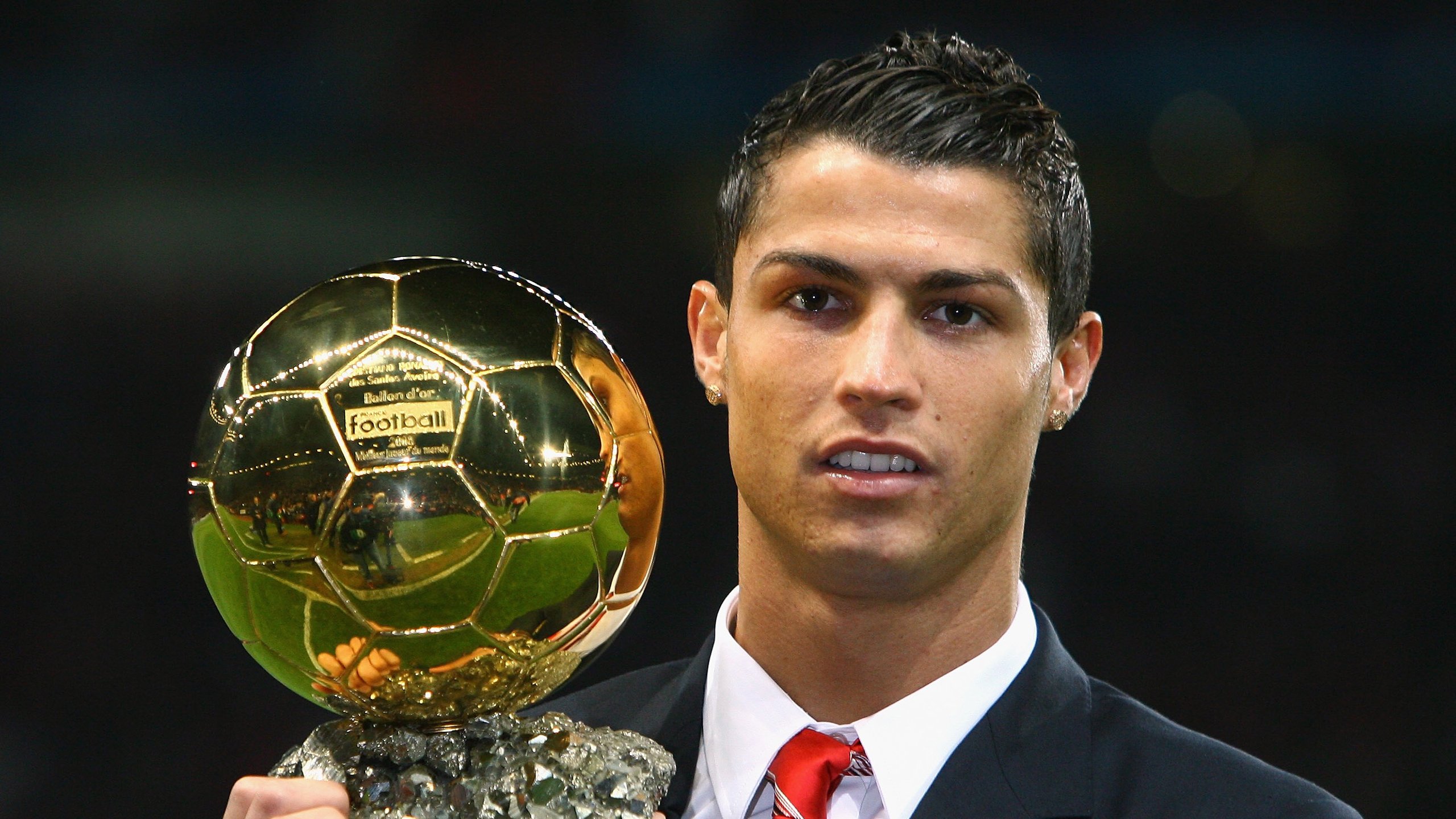 足球的双重奏，佩德里画布上的点与加拿大跨越历史的线